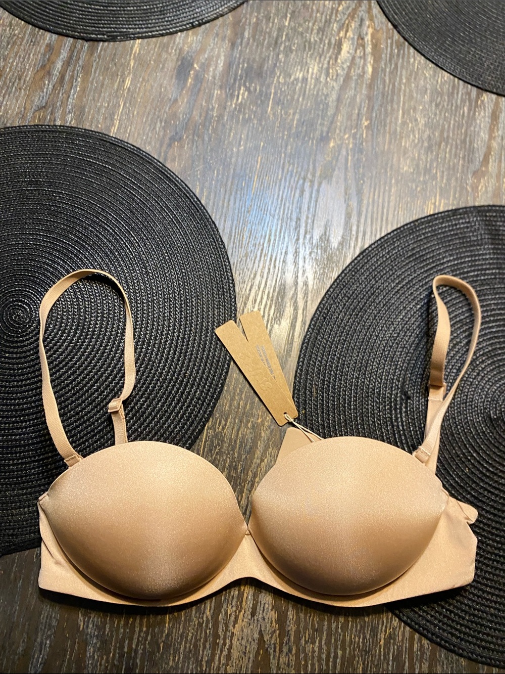 SKIMS ultimate push up clay 32C Strapless Bra NWT creases in pad